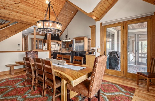 Clyde Casa | Luxury Mountain Estate w Panoramic Mountain Views