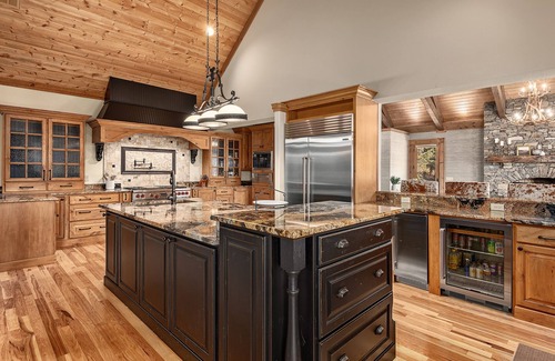 Clyde Casa | Luxury Mountain Estate w Panoramic Mountain Views