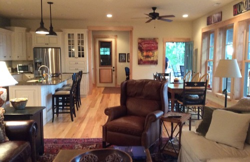 Leicester Casa | Mountain Craftsman Home cerca de Asheville - vistas de 30 millas