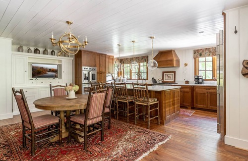 Highlands Casa | Luxury Mountain Retreat- Main House w/ 2 Guest Houses in Highlands, NC!