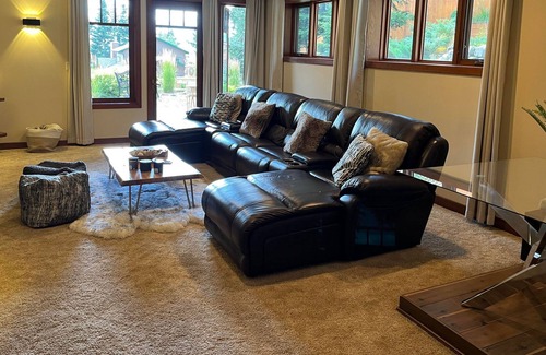 Creston Casa | Luxury Mountain Vacation Home with Heated Indoor Pool