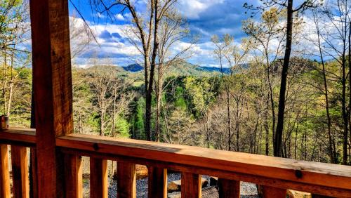 Marshall Casa | Luxury Mountain View Cabin Near Asheville NC