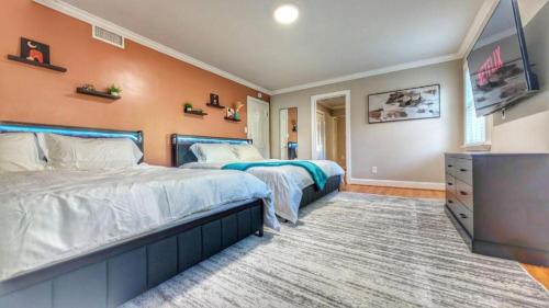 Seminary Hill Casa | Luxury Movie Theater Home 10 mins to Washington DC