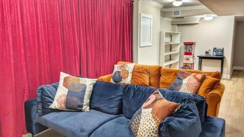Seminary Hill Casa | Luxury Movie Theater Home 10 mins to Washington DC