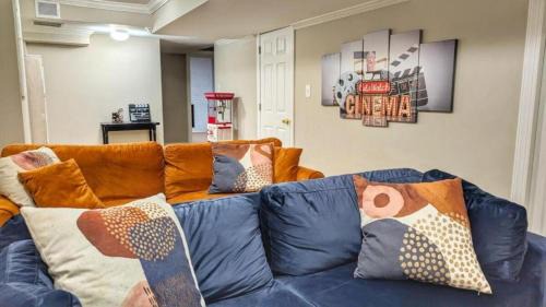 Seminary Hill Casa | Luxury Movie Theater Home 10 mins to Washington DC