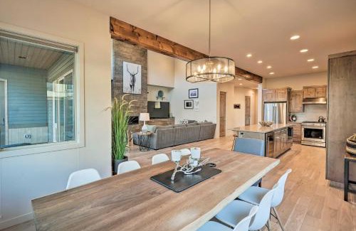 Bend Casa | Luxury Mt Bachelor Retreat with Hot Tub and Patio