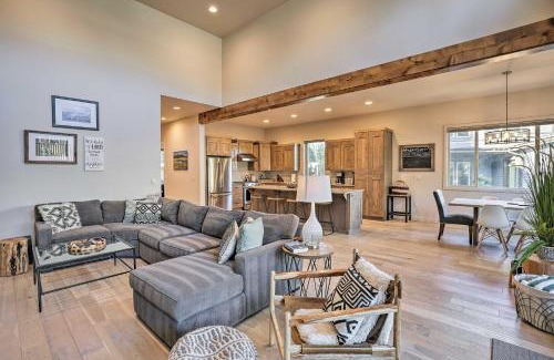 Bend Casa | Luxury Mt Bachelor Retreat with Hot Tub and Patio