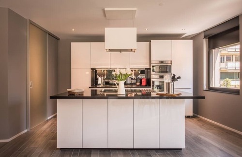 Central Interlaken Apartamento | Apartamento de lujo de nueva construcción con vistas a la montaña, de bienestar y acceso al ascensor