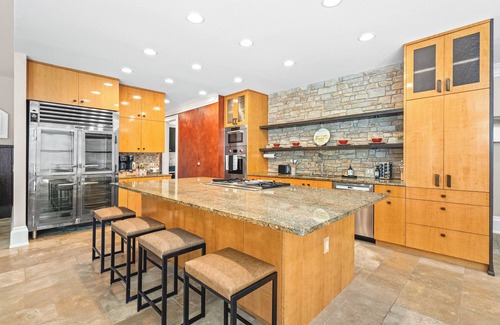 Chapel Hill Casa | Luxury near UNC - 5 King Suites, Pool, Game Room, Spacious