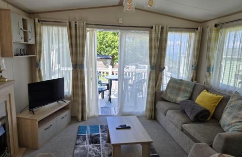 Cowes Casa | luxury new 3 bed caravan with stunning sea view on private beach in Thorness bay