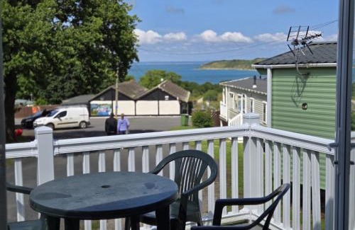 Cowes Casa | luxury new 3 bed caravan with stunning sea view on private beach in Thorness bay