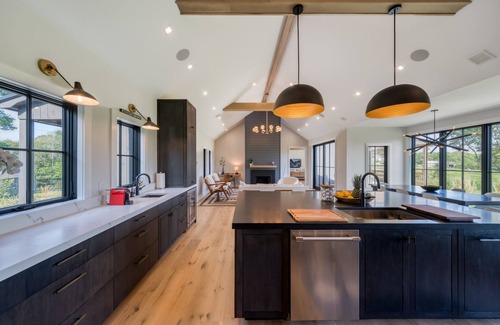 Copake Lake Otro | Luxury New 6-Bedroom Modern Farmhouse with Hot tub, nr Golf, Ski, Copake Lake
