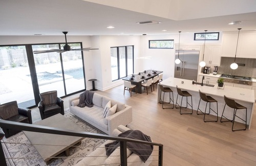 Galindo Casa | Luxury New Build, Private Pool and Spa, Sleeps 10 all King, 4 min to Dt