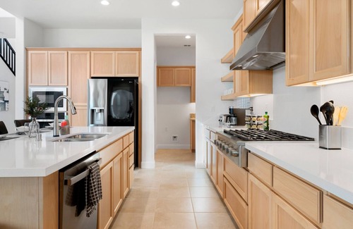 Rancho Cordova Casa | Luxury new house games and views