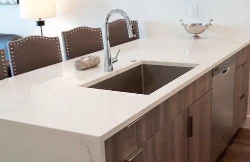 Willow Grove Condominio | Luxury NEW SKI 2 bdroom Condo on the River