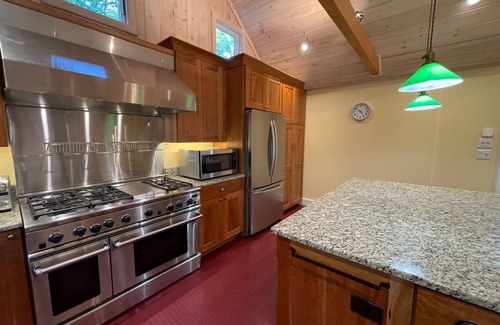 Williamsville Casa | Luxury Newly Renovated 3 Bedroom Home Close to Brattleboro and Mount Snow