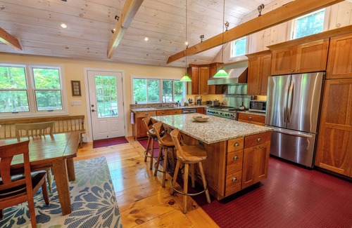 Williamsville Casa | Luxury Newly Renovated 3 Bedroom Home Close to Brattleboro and Mount Snow