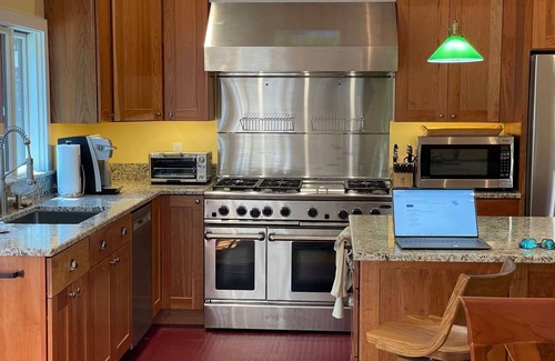 Williamsville Casa | Luxury Newly Renovated 3 Bedroom Home Close to Brattleboro and Mount Snow