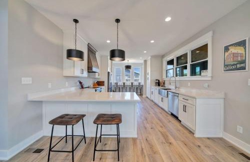 Clarkson Casa | Luxury Nolin Lake Private Retreat - Sleeps 14