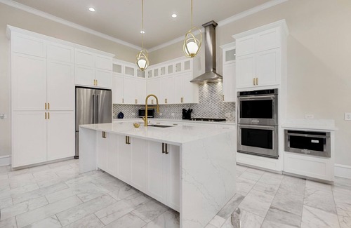 Oak Lawn Casa | Luxury Oak Lawn Oasis, Game Room, Parking, Balcony. The Best Area of Dallas