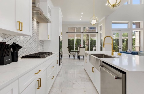 Oak Lawn Casa | Luxury Oak Lawn Oasis, Game Room, Parking, Balcony. The Best Area of Dallas