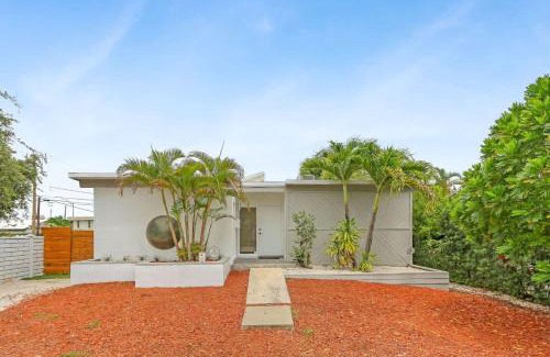 Coral Brook Casa | Luxury Oakland Park Oasis