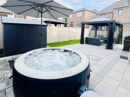 Oakville Casa | Luxury Oakville Home, Hot Tub, Fireplace, New Home