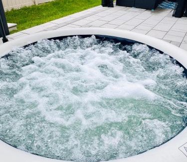 Oakville Casa | Luxury Oakville Home, Hot Tub, Fireplace, New Home