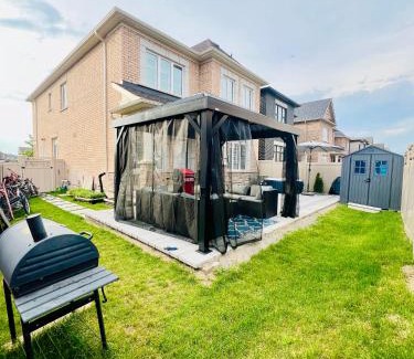 Oakville Casa | Luxury Oakville Home, Hot Tub, Fireplace, New Home