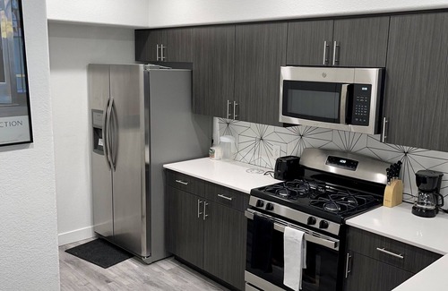 Glendale Sports and Entertainment District Apartamento | Luxury Oasis Apartment 1 mile from Westgate