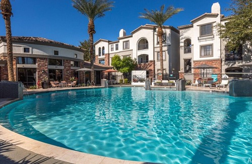 Glendale Sports and Entertainment District Apartamento | Luxury Oasis Apartment 1 mile from Westgate