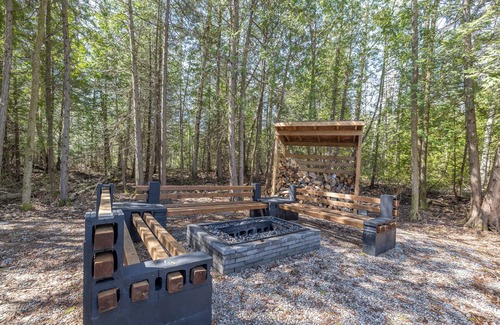 South Bruce Peninsula Cabaña | Luxury oasis in the woods, less than five minutes from the beach!