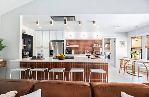 Manor Casa | Luxury Oasis: Pool, Hot Tub, Games + Guesthouse