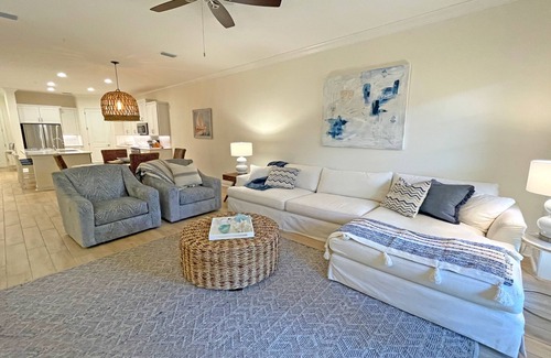 American Beach Condominio | Luxury Oasis Stylish Beach Condo 2bed/2bath