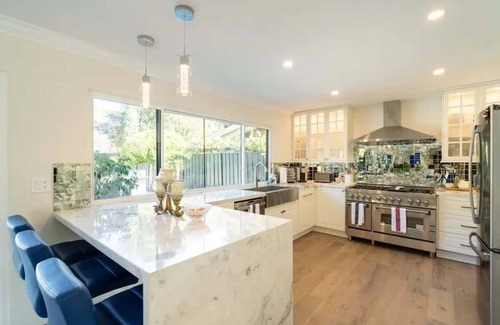 Bay Ho Casa | Luxury Oasis with Designer Elegance