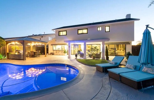Bay Ho Casa | Luxury Oasis with Designer Elegance
