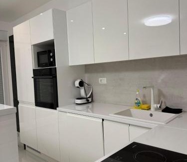 Vranjic Apartamento | Luxury Oasis With Private Pool & Parking