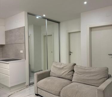 Vranjic Apartamento | Luxury Oasis With Private Pool & Parking