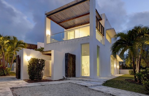 Jimmy Hill Villa | Villa de lujo con piscina al mar, jardín privado, patio y piscina en Gran Exuma