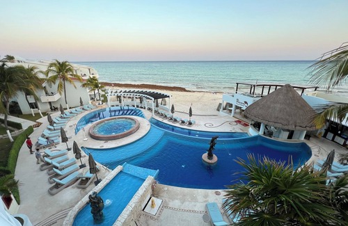 Playa Playacar Condominio | Luxury oceanfront condo near charming Playa del Carmen with WiFi