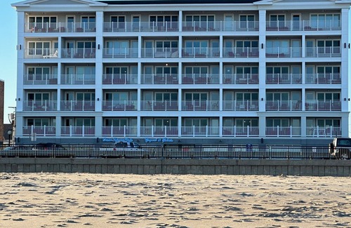 Hampton Condominio | Luxury Oceanfront 2-bedroom condo with VIEWS in Hampton
