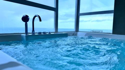 Uswetakeiyawa Apartamento | Luxury Oceanfront Penthouse in Uswetakeiyawa