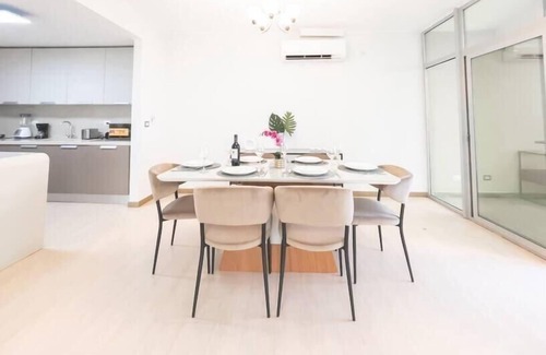 Tumba Vieja Apartamento | Luxury Oceanview 2 Bedroom apt w parking and balcony