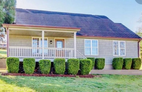Kodak Cabaña | Luxury of Lenz!! 5 minutes from I-40!