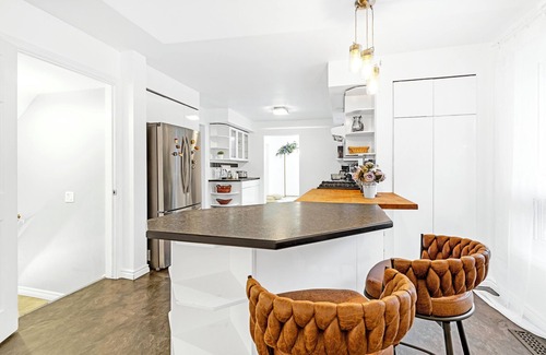 Niagara-on-the-Lake Casa | Luxury Old Town Escape With Pool and Hot Tub in Spacious House