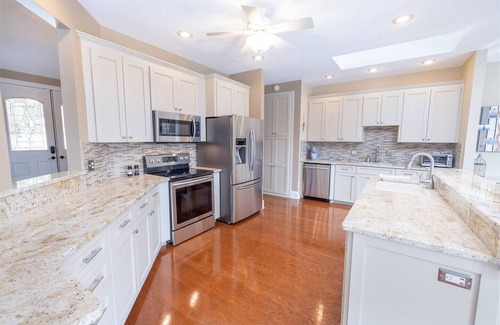 Seneca Casa | Luxury on Lake Keowee w/ Dock