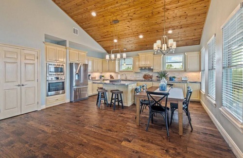 Hackberry Casa | Luxury on the Water