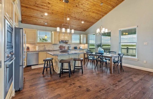 Hackberry Casa | Luxury on the Water