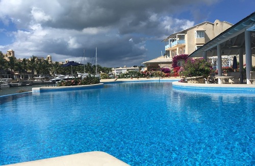 Douglas Condominio | Apartamento de lujo de una cama en Port St Charles Marina, con vistas al Caribe