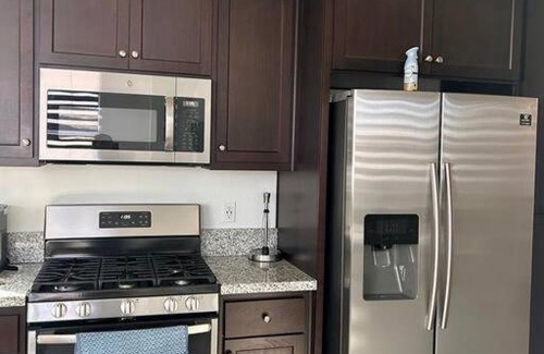 Tracy Apartamento | Luxury one bed/bath with Garage & Washer/Dryer